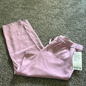 Lululemon NWT Light Pink On the Fly 7/8 Pant Woven